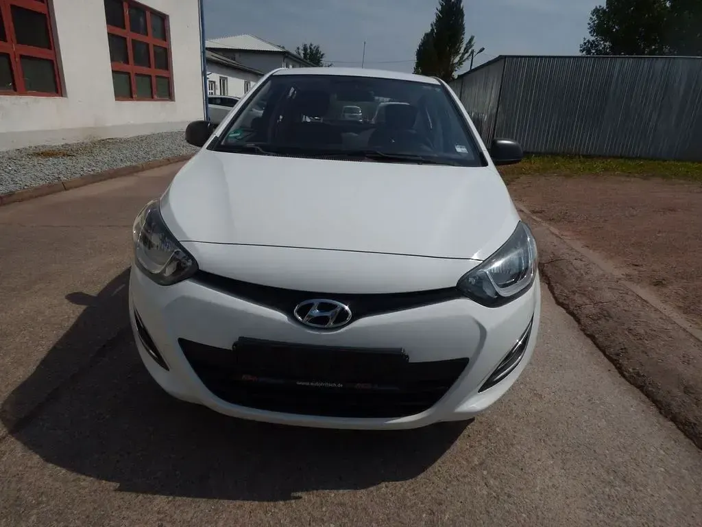 Gebraucht Hyundai i20 Edition 86 PS (63 kW) 2013 Weiß Kleinwagen