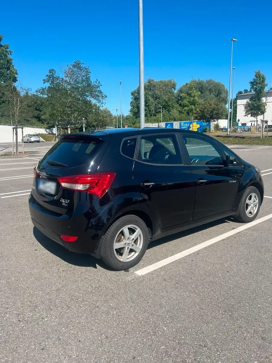 Gebraucht Hyundai ix20 125 PS (91 kW) 2011 Schwarz Kleinwagen