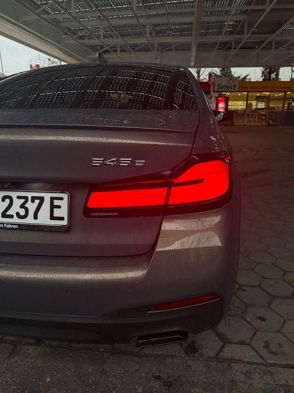 Gebraucht BMW 545e Shadowline 394 PS (289 kW) 2021 Grau Limousine