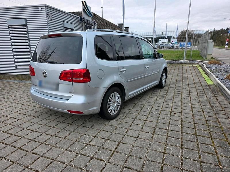 Gebraucht VW Touran Style 105 PS (77 kW) 2011 Silber Van / Kleinbus