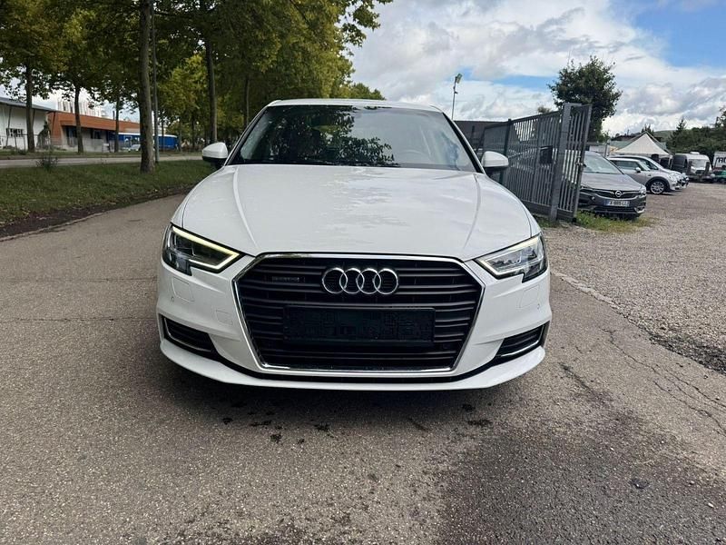 Gebraucht Audi A3 Sportback Design 184 PS (135 kW) 2019 Weiß Kleinwagen