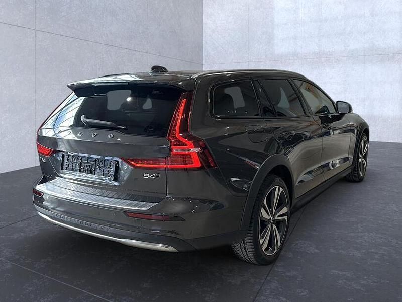 Gebraucht Volvo V60 CC Plus 197 PS (144 kW) 2023 Grau Kombi