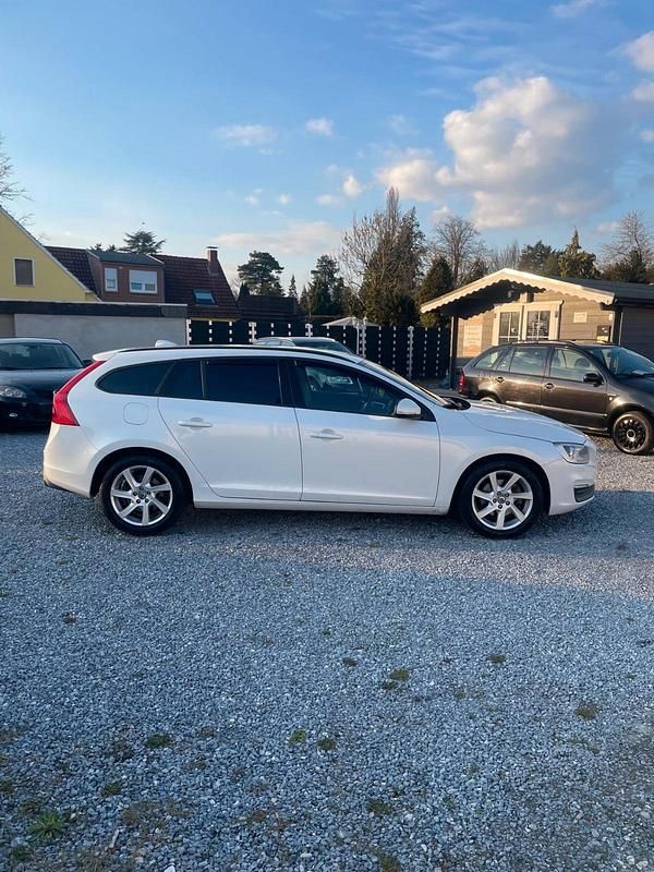 Gebraucht Volvo V60 114 PS (83 kW) 2014 Weiß Kombi