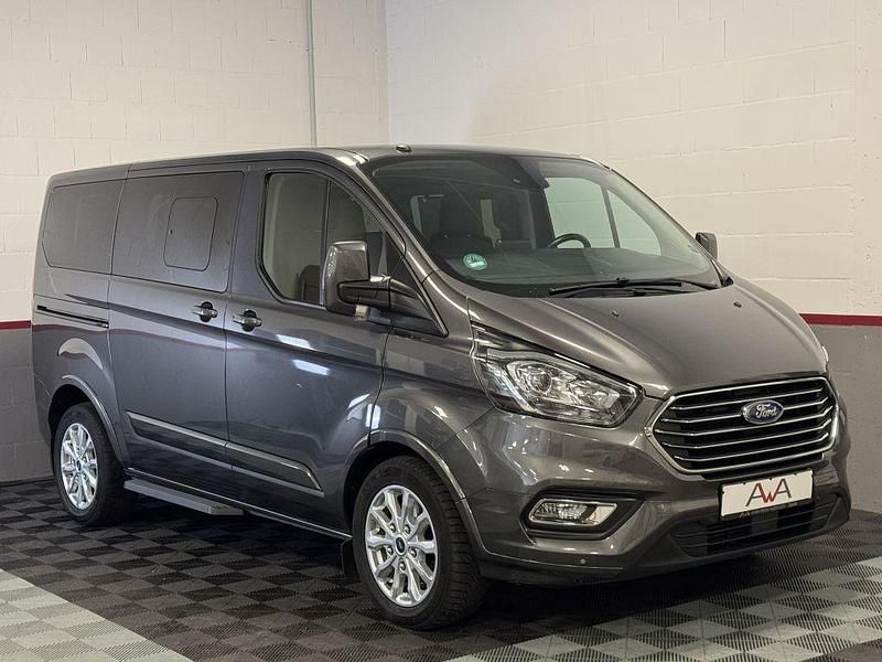 Gebraucht Ford Tourneo Titanium 170 PS (125 kW) 2019 Grau Van / Kleinbus