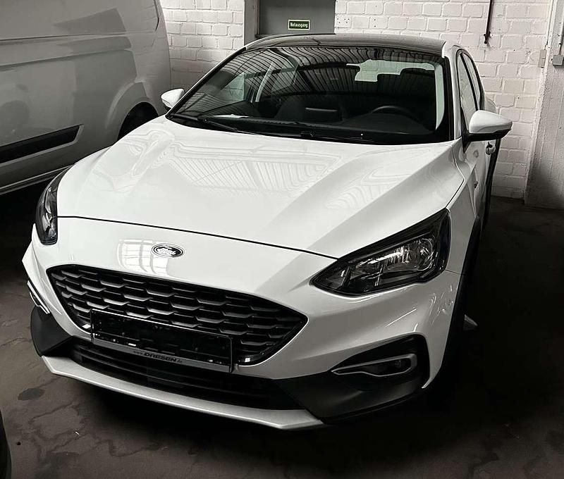 Usata Ford Focus Active 125 CV (91 kW) 2019 Bianco Berlina