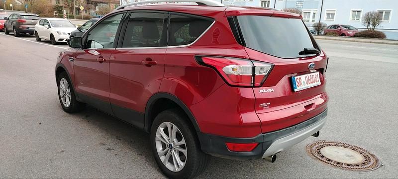 Używany Ford Kuga Titanium 182 KM (133 kW) 2018 Czerwony SUV