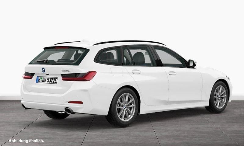 Gebraucht BMW 330e 184 PS (135 kW) 2023 Alpinweiß uni Kombi