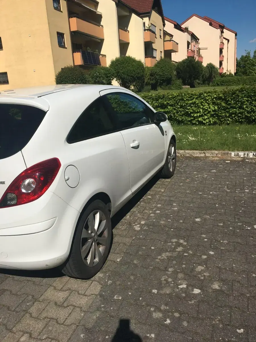 Gebraucht Opel Corsa 69 PS (50 kW) 2012 Weiß Kleinwagen