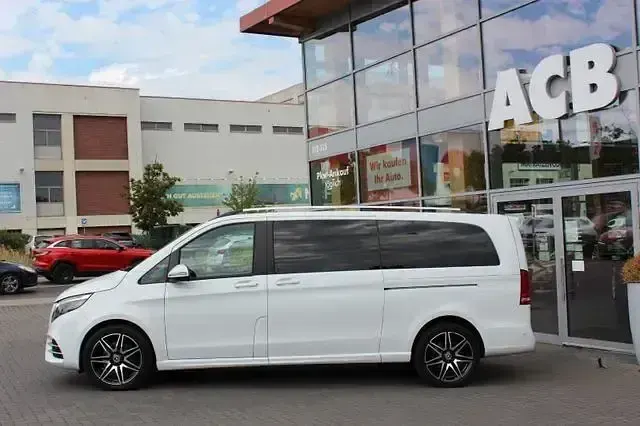 Gebraucht Mercedes V300 AMG line 237 PS (174 kW) 2023 Weiß Van / Kleinbus