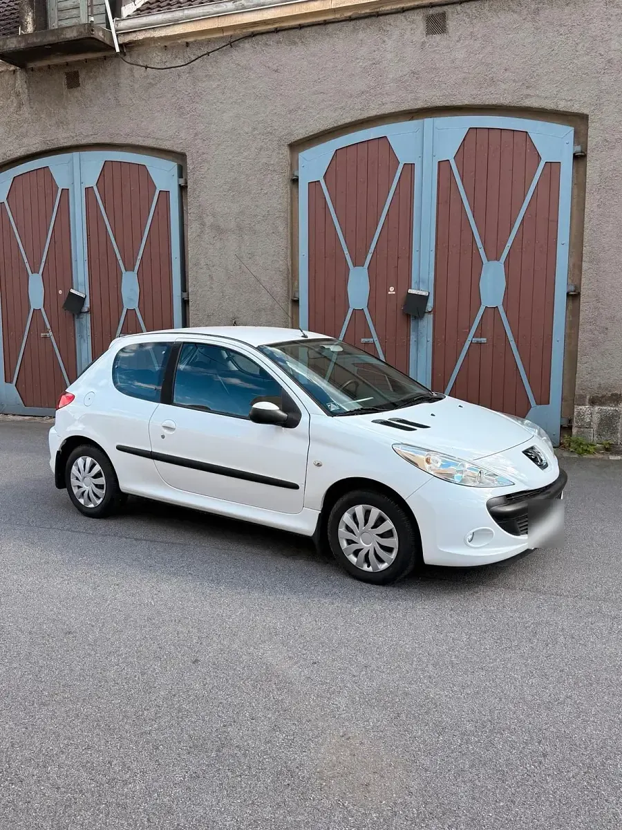 Gebraucht Peugeot 206+ 75 PS (55 kW) 2009 Weiß Kleinwagen