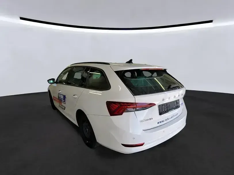 Gebraucht Skoda Octavia Ambition 150 PS (110 kW) 2023 Candyweiss Kombi
