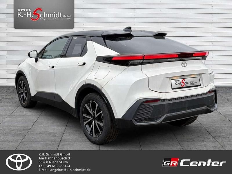 Neu Toyota C-HR Team 197 PS (144 kW) 2025 Super white 2 (040)/ black (20 SUV
