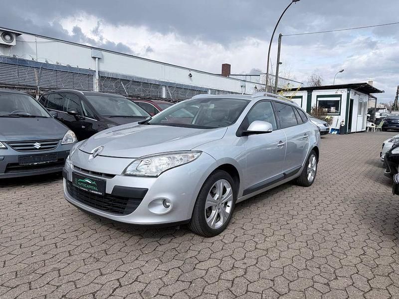 Gebraucht Renault Mégane III Dynamique 110 PS (80 kW) 2011 Silber Limousine