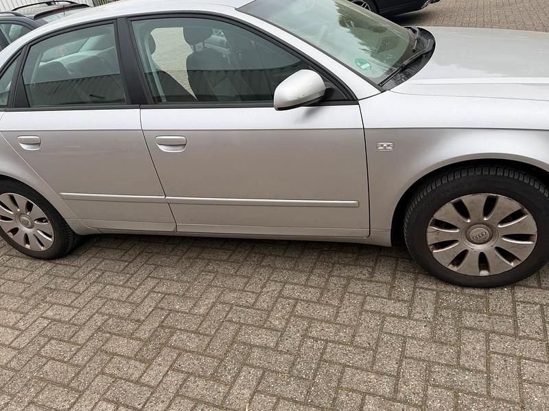 Second-hand Audi A4 130 CP (95 kW) 2007 Argintiu Berlinǎ