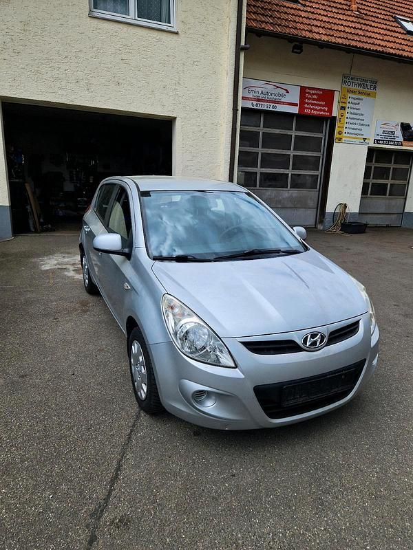Silber Gebraucht 2009 Hyundai i20 Kleinwagen | 1.700 € (Fairer Preis) - Bild 1/4