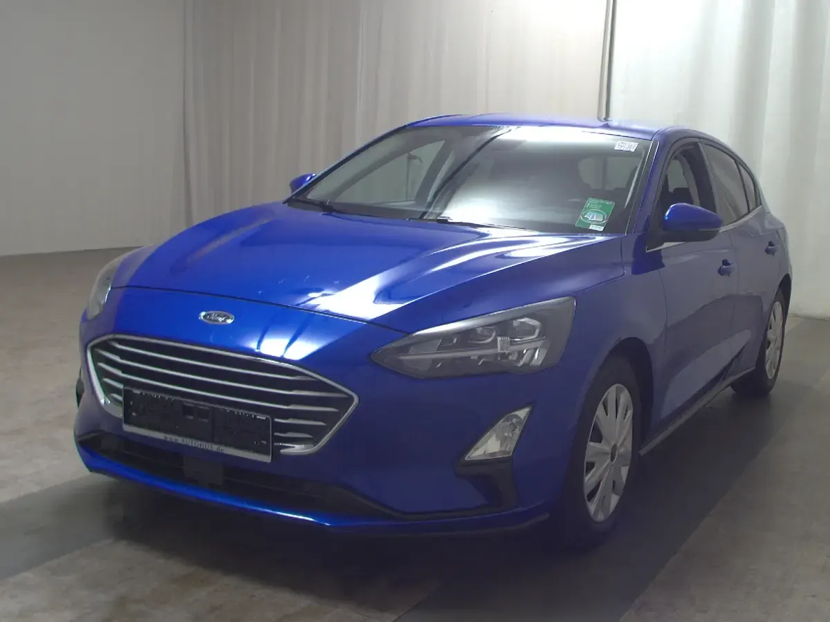 Käytetty Ford Focus Cool & Connect 95 HP (69 kW) 2021 Sininen Sedan