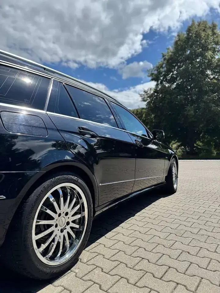 Gebraucht Mercedes E250 Elegance 204 PS (150 kW) 2010 Schwarz Limousine