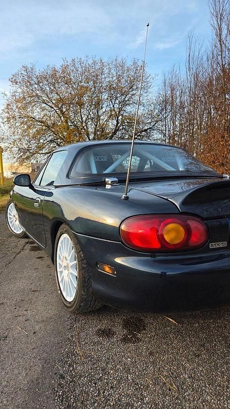 Second-hand Mazda MX5 110 CP (80 kW) 2000 Albastru Cabrio