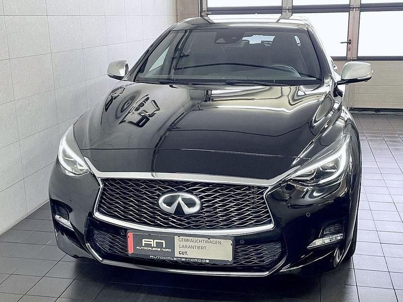 Gebraucht Infiniti Q30 Premium 211 PS (155 kW) 2017 Schwarz Kleinwagen