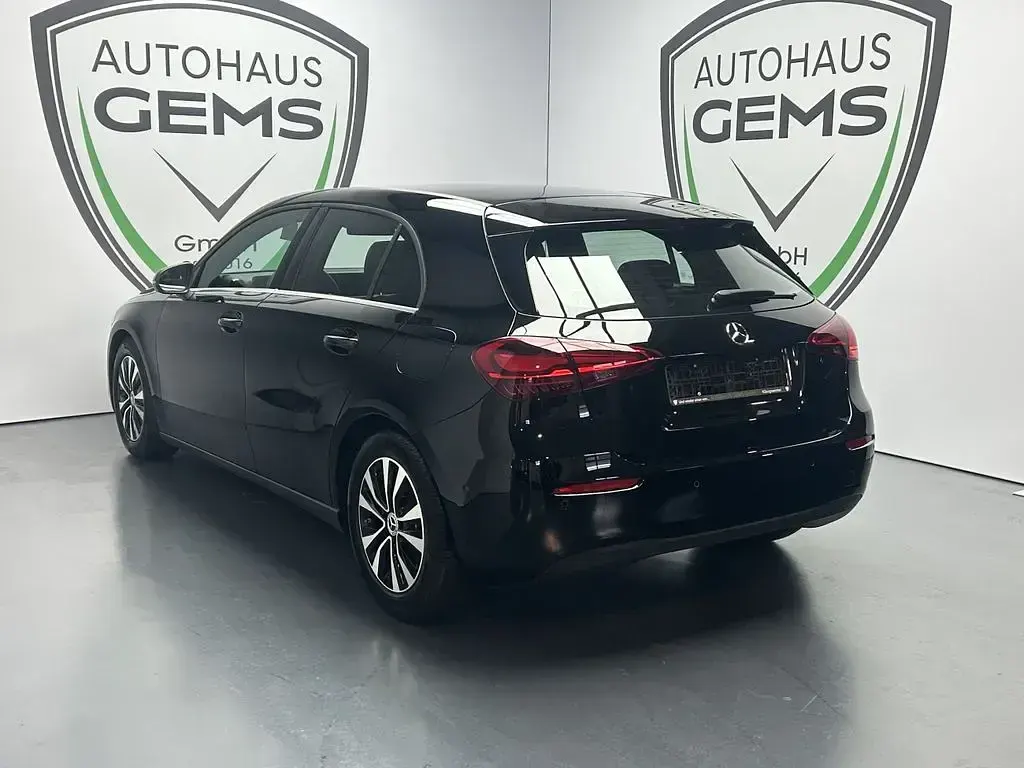 Gebraucht Mercedes A180 150 PS (110 kW) 2024 Schwarz Limousine