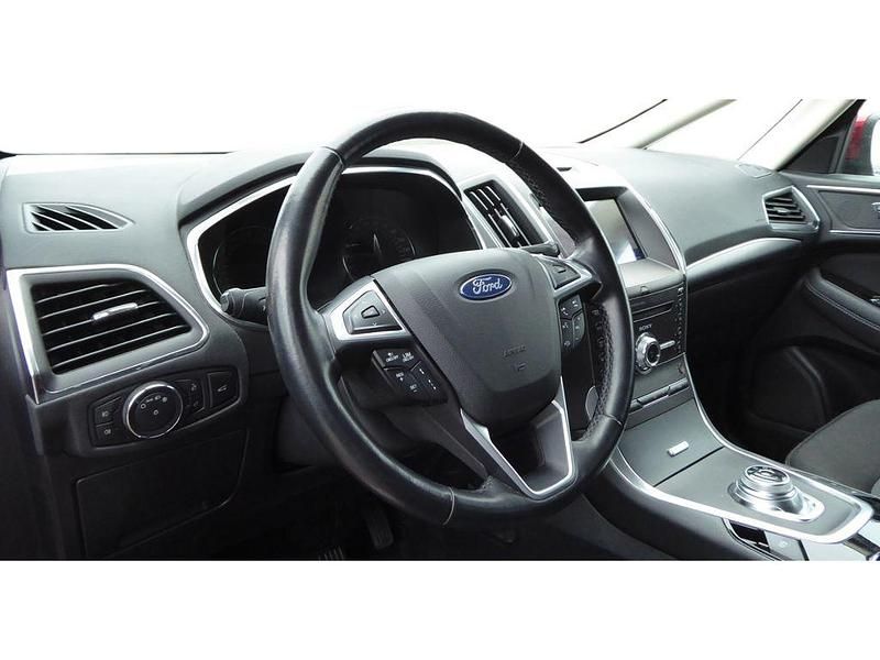 Gebraucht Ford S-MAX Titanium 190 PS (139 kW) 2021 Rot Van / Kleinbus