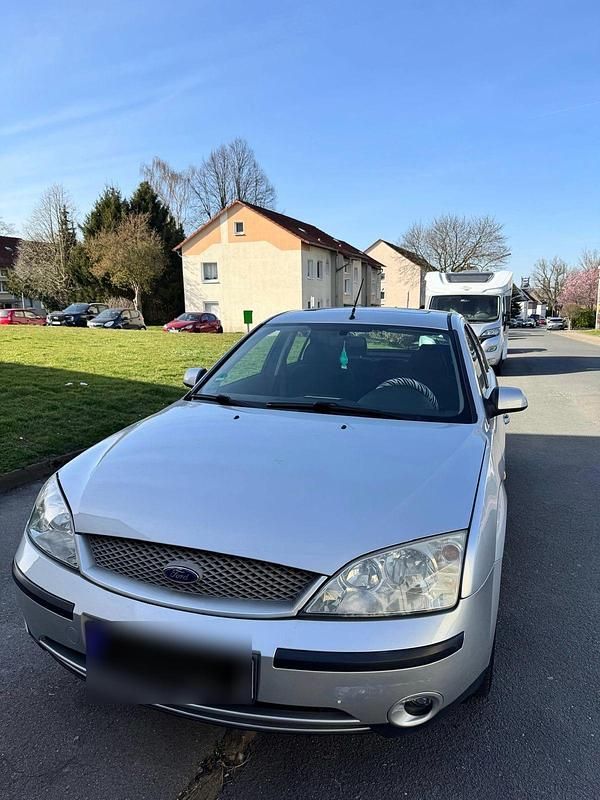 Gebraucht Ford Mondeo 125 PS (91 kW) 2001 Silber Limousine