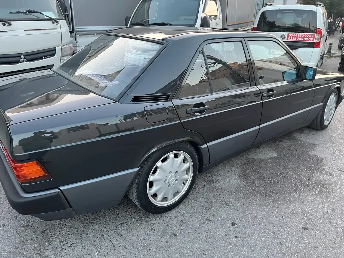 Gebraucht Mercedes 190 109 PS (80 kW) 1990 Grau Limousine