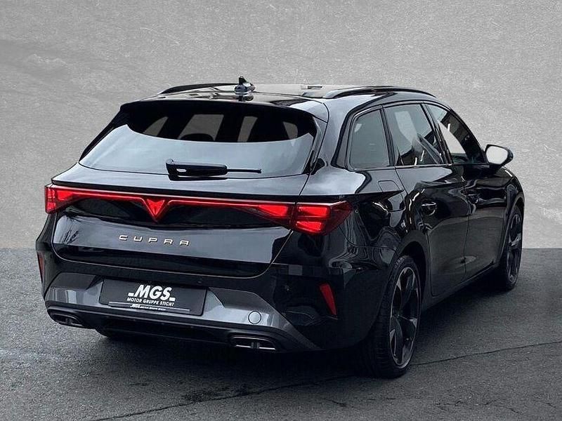 Gebraucht Cupra Leon 150 PS (110 kW) 2025 Midnight schwarz met Limousine