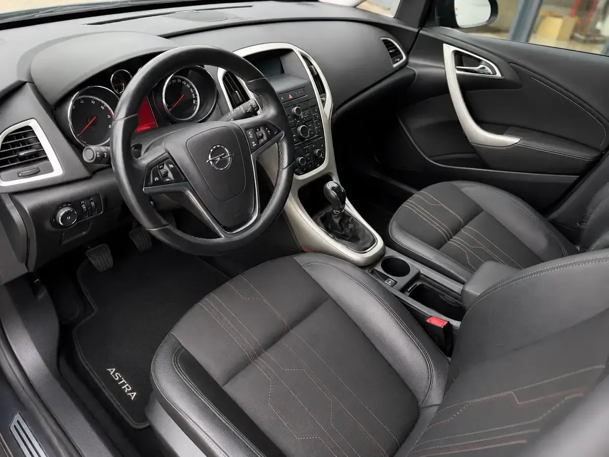 Gebraucht Opel Astra Edition 87 PS (63 kW) 2012 Grau Limousine
