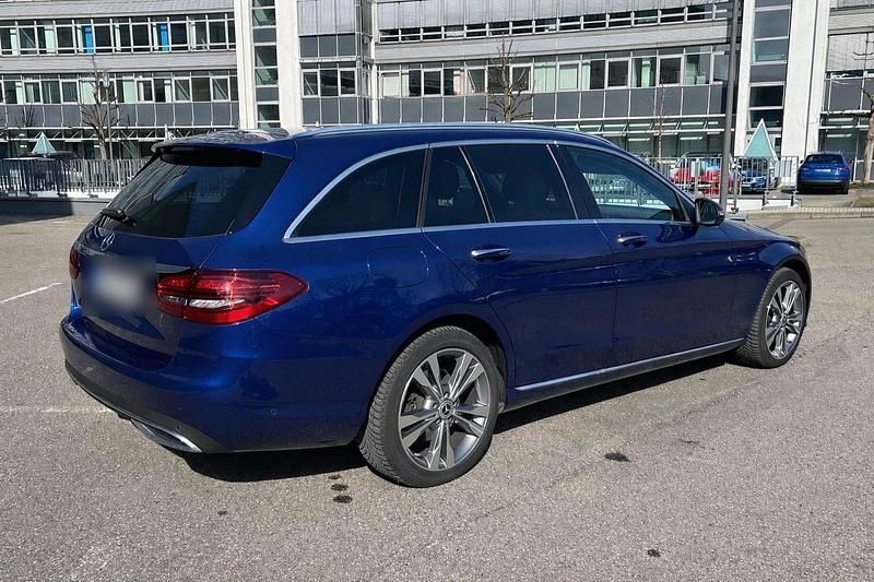 Gebraucht Mercedes C220 194 PS (142 kW) 2019 Blau Kombi