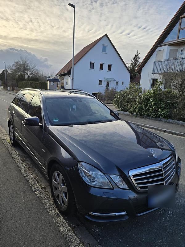 Gebraucht Mercedes E300 240 PS (176 kW) 2011 Grau Kombi