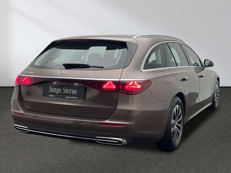 Gebraucht Mercedes E220 Avantgarde 197 PS (144 kW) 2024 Braun Kombi