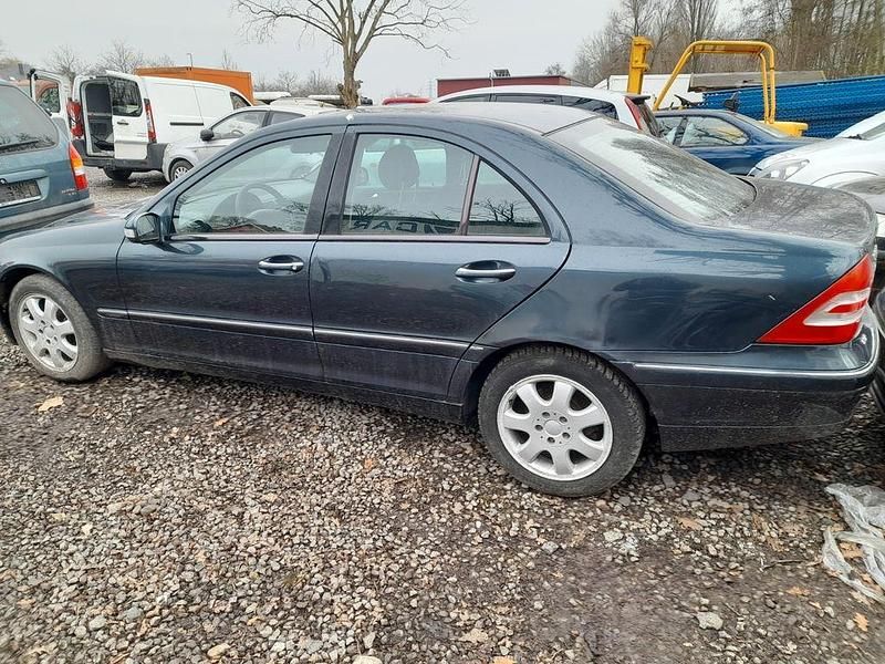 Gebraucht Mercedes C180 Classic 143 PS (105 kW) 2003 Schwarz Limousine