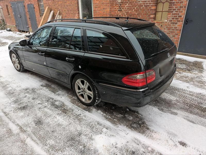 Gebraucht Mercedes E320 Avantgarde 224 PS (164 kW) 2007 Schwarz Kombi