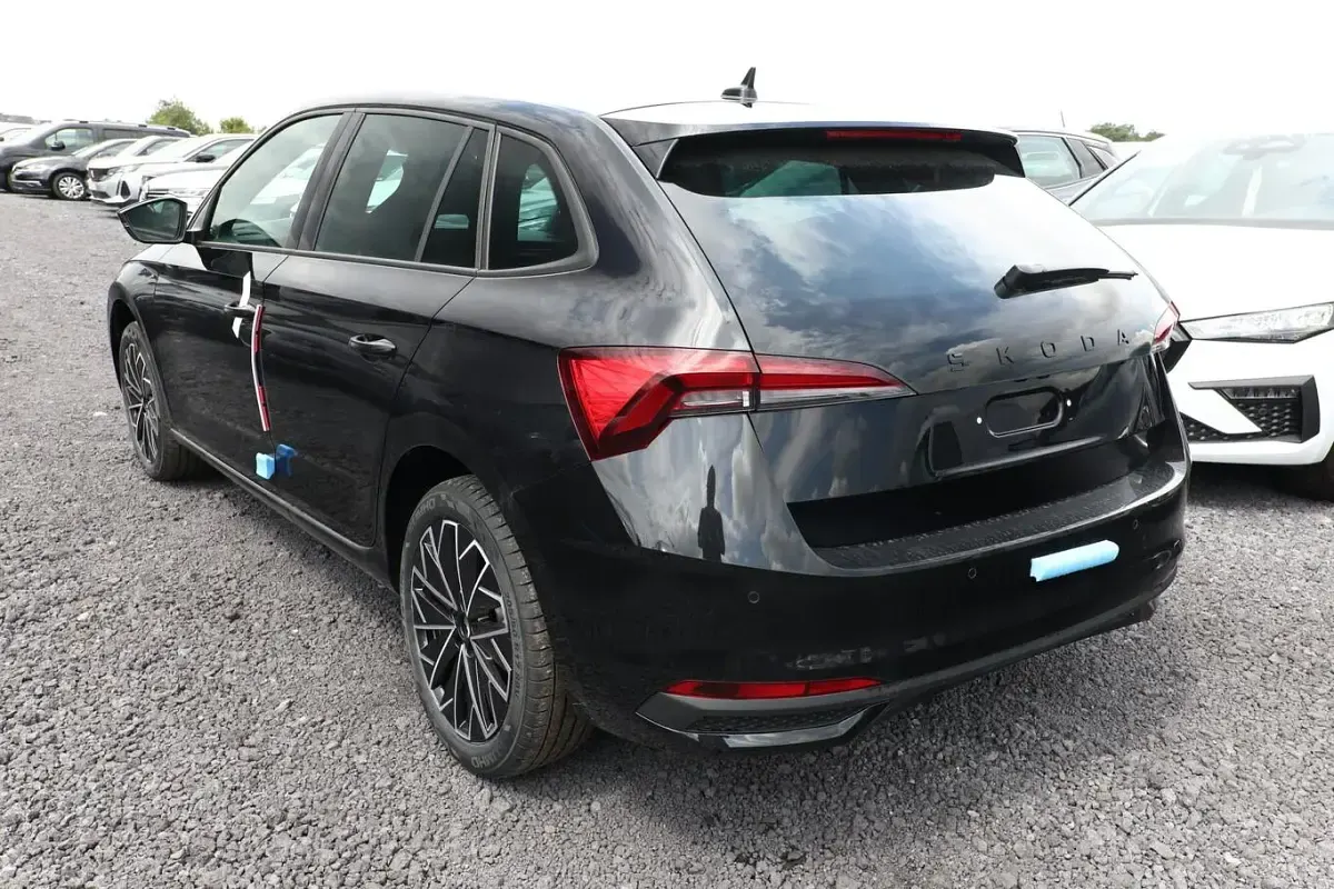 Neu Skoda Scala Dynamic 150 PS (110 kW) 2025 Stahlgrau Kleinwagen
