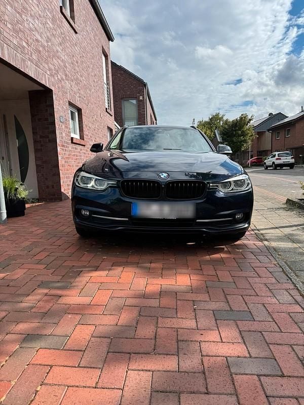 Blau Gebraucht 2016 BMW 320 M Sport Kombi | 10.999 € (Superpreis) - Bild 1/4