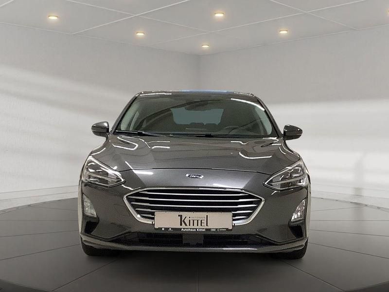 Grau Gebraucht 2019 Ford Focus Cool & Connect Limousine | 16.900 € (Fairer Preis) - Bild 1/4