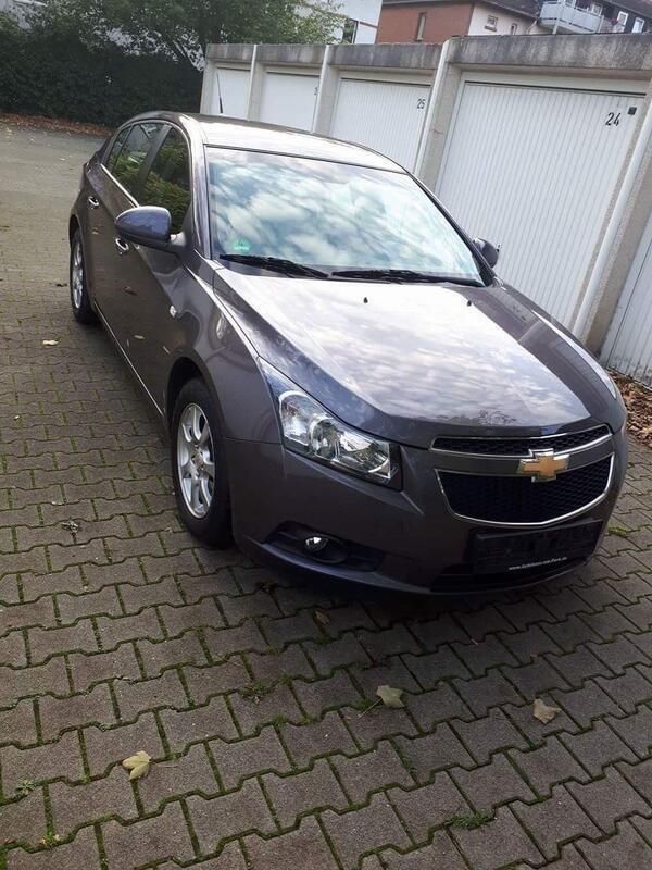 Grau Gebraucht 2012 Chevrolet Cruze Limousine | 4.700 € (Fairer Preis) - Bild 1/4