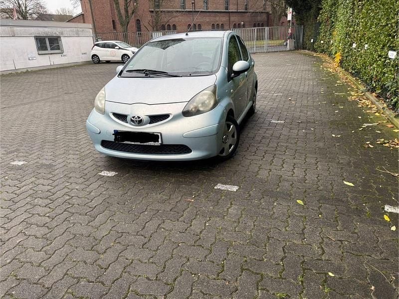 Gebraucht Toyota Aygo 68 PS (50 kW) 2005 Blau Kleinwagen