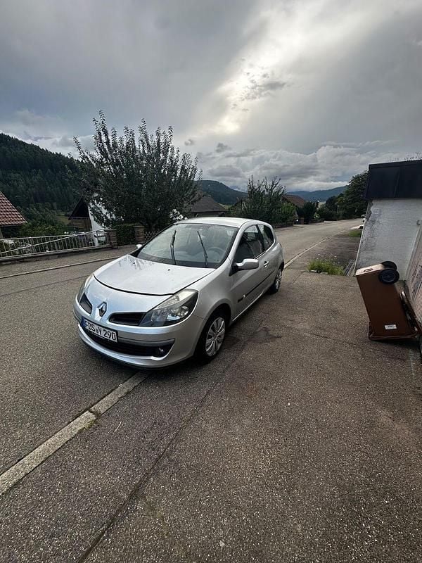 Silber Gebraucht 2008 Renault Clio II Limousine | 1.800 € (Fairer Preis) - Bild 1/4