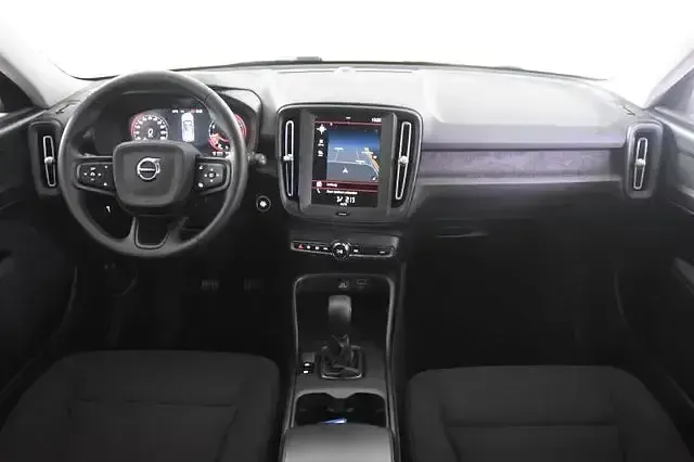 Gebraucht Volvo XC40 Momentum 129 PS (94 kW) 2021 Grau SUV