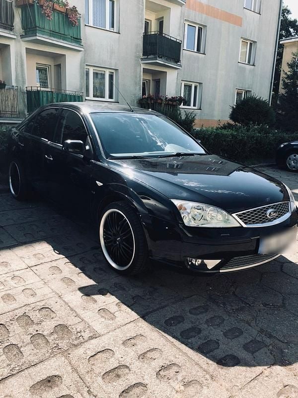 Schwarz Gebraucht 2006 Ford Mondeo Limousine | 2.200 € - Bild 1/4