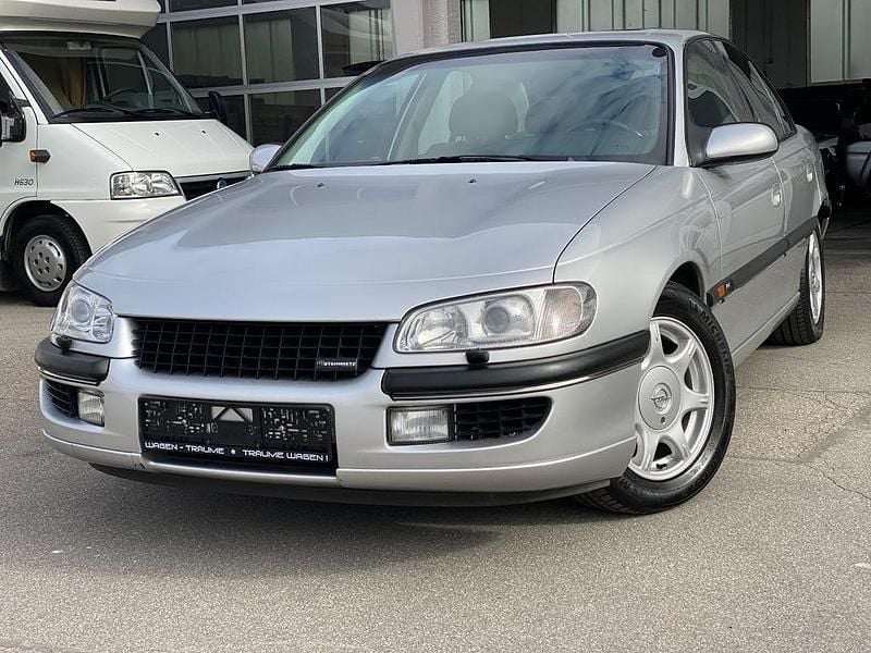 Silber Gebraucht 1998 Opel Omega Limousine | 9.624 € - Bild 1/4