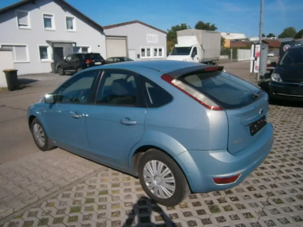 Gebraucht Ford Focus Ghia 101 PS (74 kW) 2008 Blau Limousine