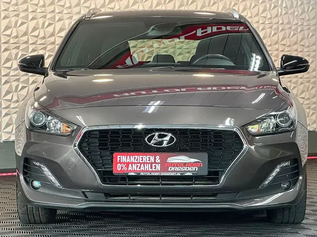 Gebraucht Hyundai i30 140 PS (102 kW) 2019 Moon rock / met Kombi