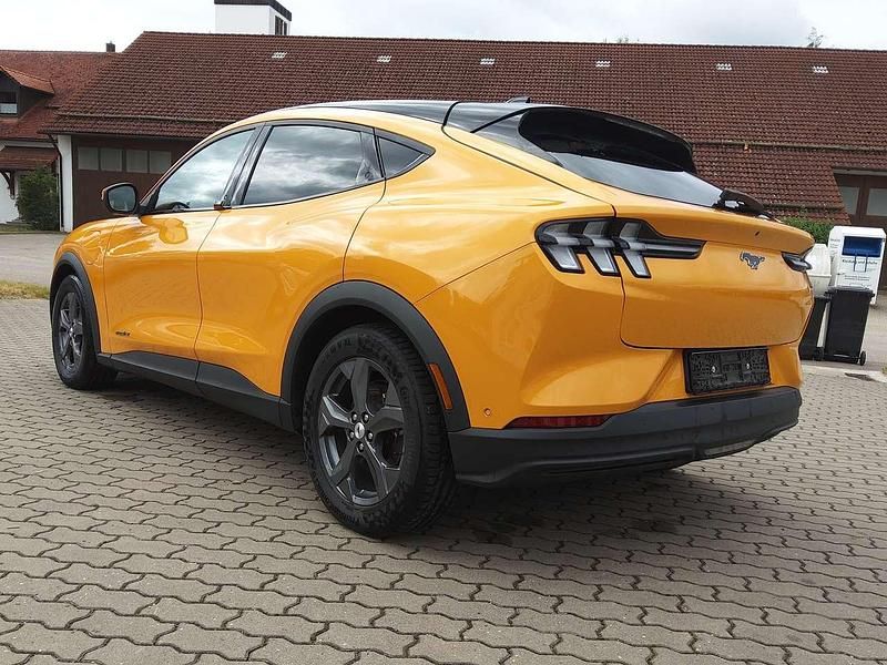 Gebraucht Ford Mustang Mach-E Basis 197 kW (269 PS) 2023 Cyberorange SUV