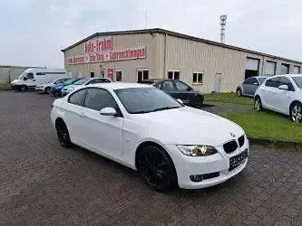 Gebraucht BMW 320 Sport Line 170 PS (125 kW) 2009 Weiß Coupé