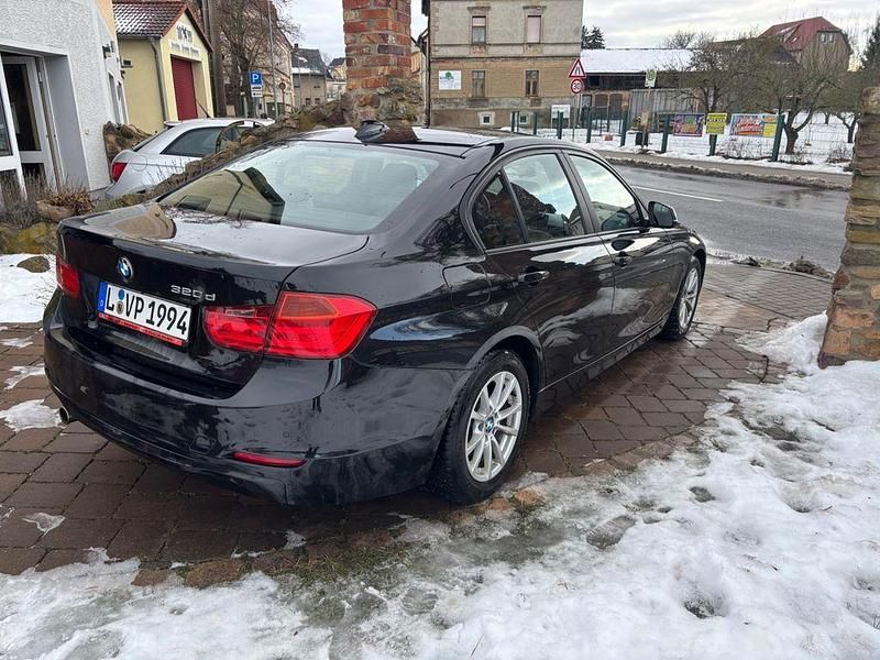 Gebraucht BMW 320 184 PS (135 kW) 2013 Schwarz Limousine