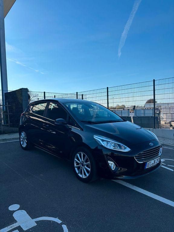 Gebraucht Ford Fiesta Titanium 101 PS (74 kW) 2018 Schwarz Kleinwagen