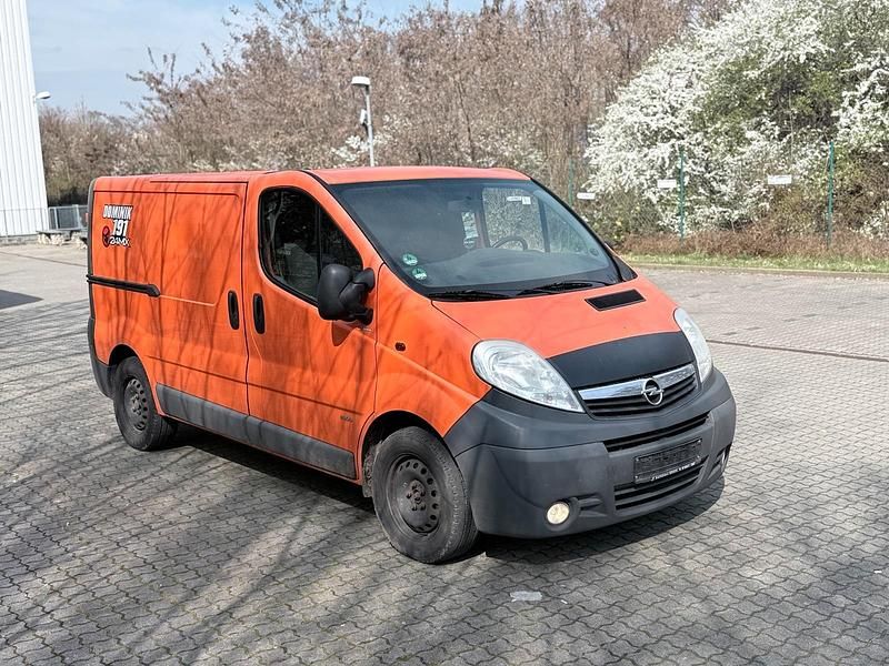 Gebraucht Opel Vivaro 115 PS (84 kW) 2012 Orange Van / Kleinbus